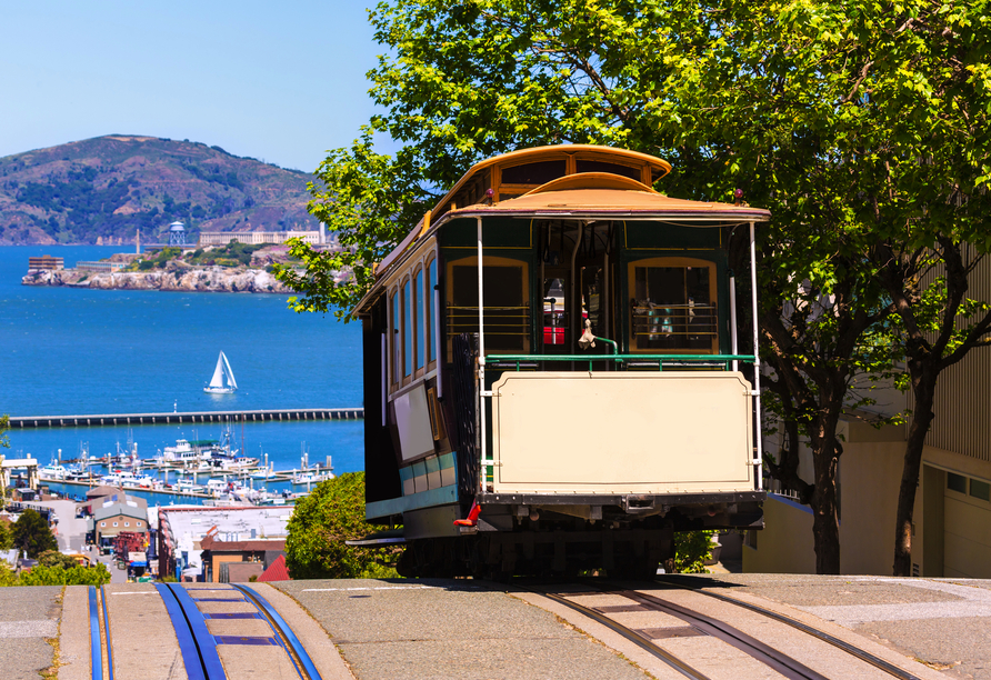 Fahren Sie in San Francisco unbedingt mit einem der berühmten Cablecars.