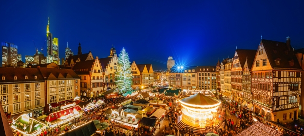 Schlendern Sie über den Weihnachtsmarkt in Frankfurt am Main.