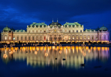 Das Schloss Belvedere leuchtet in der Adventszeit.