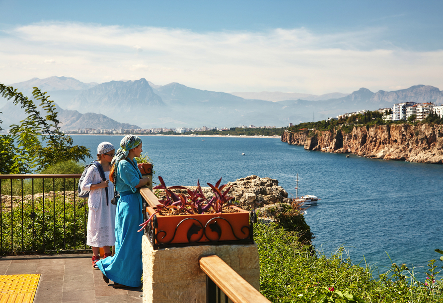 Erkunden Sie die majestätische Stadt Antalya.