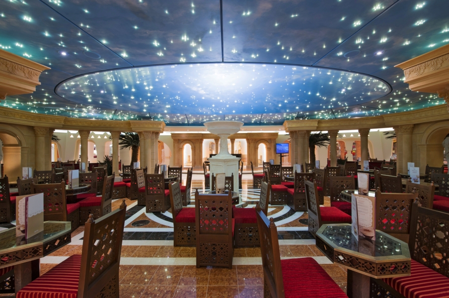 Genießen Sie das zauberhafte Ambiente im Restaurant Phoenician Plaza.
