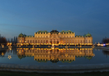 Im weihnachtlichen Glanz erstrahlt auch das Schloss Belvedere in Wien.
