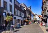 Hübsche Einkaufsstraße in der Altstadt von Venlo