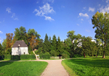 Der wunderschöne Park an der Ilm lädt zu einem Spaziergang ein. Hier befindet sich auch Goethes Gartenhaus.