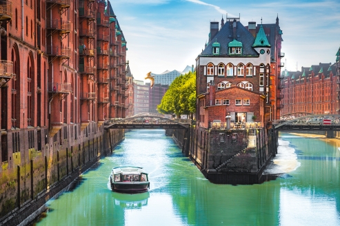 Entdecken Sie die Speicherstadt vom Wasser aus und genießen Sie Hamburgs besonderen Charme.