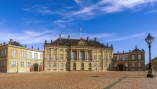 Das Schloss Amalienborg ist die Kopenhager Stadtresidenz der dänischen Königin.