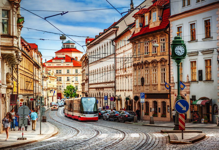 Schlendern Sie durch die malerischen Straßen von Prag.
