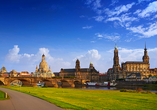 Die Skyline von Dresden begeistert mit ihrem einzigartigen Panorama entlang der Elbe