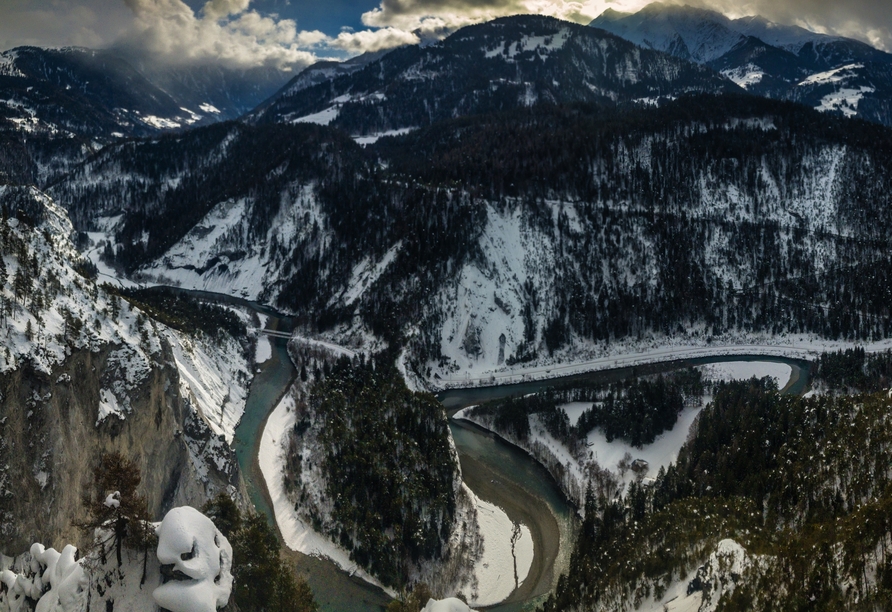 Die Rheinschlucht bietet atemberaubende Aussichten.