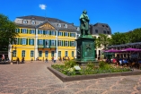 Besichtigen Sie die ehemalige Bundeshauptstadt Bonn mit dem Beethoven-Denkmal.
