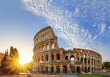Das Kolosseum in Rom ist eines der bekanntesten Bauwerke.