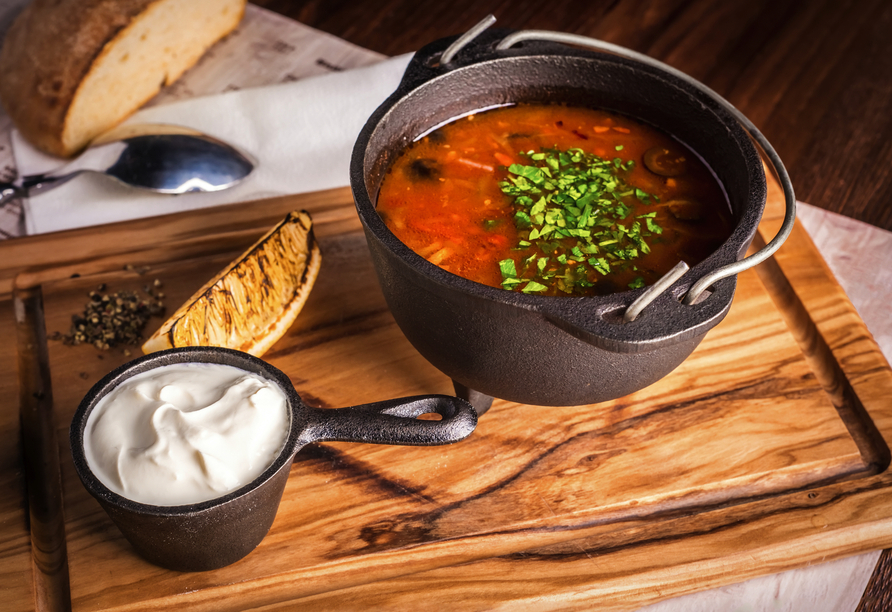 Die Kulinarik Usedoms genießen Sie am besten mit einer frischen Schüssel Solyanka.