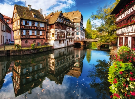 Auf Ihrer Flusskreuzfahrt halten Sie u. a. in Straßburg, wo das Viertel La Petite France mit bunten Fachwerkhäusern auf Sie wartet.
