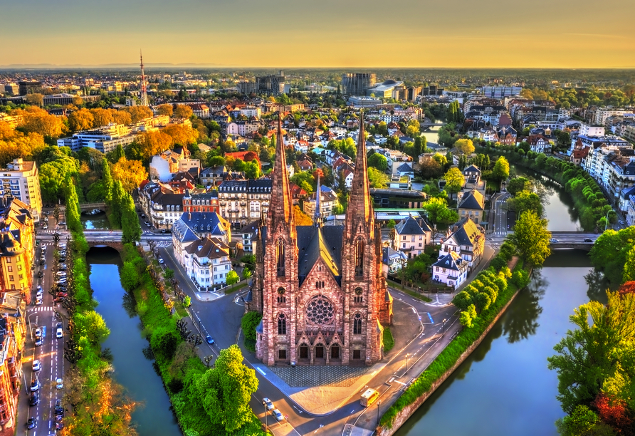 Die neugotische Paulskirche in Straßburg ist ein wahrer Blickfang.