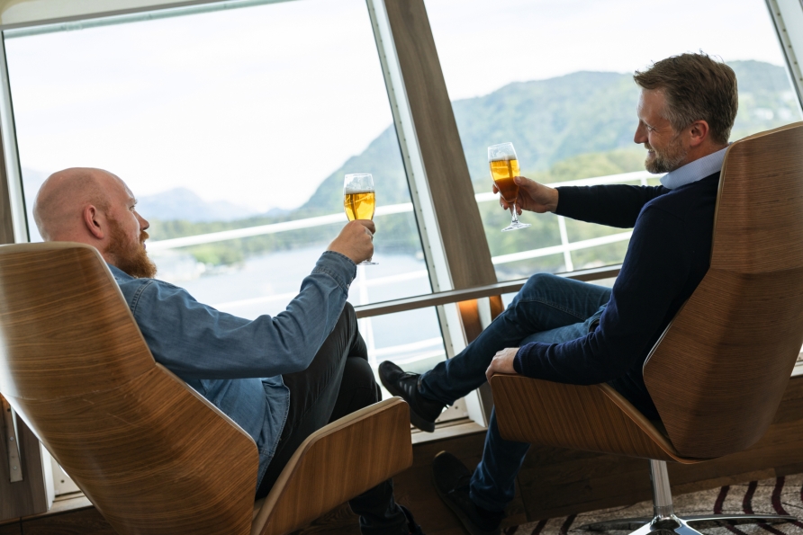 Die Explorer Lounge lädt zum Entspannen und Genießen ein.