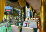Das Restaurant mit Blick auf die Terrasse des Hotels Kurhaus Kaja