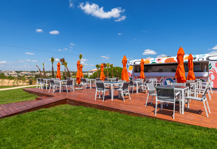 Für den kleinen Hunger zwischendurch bietet der Splash Food Truck direkt am Pool leichte und schmackhafte Snacks