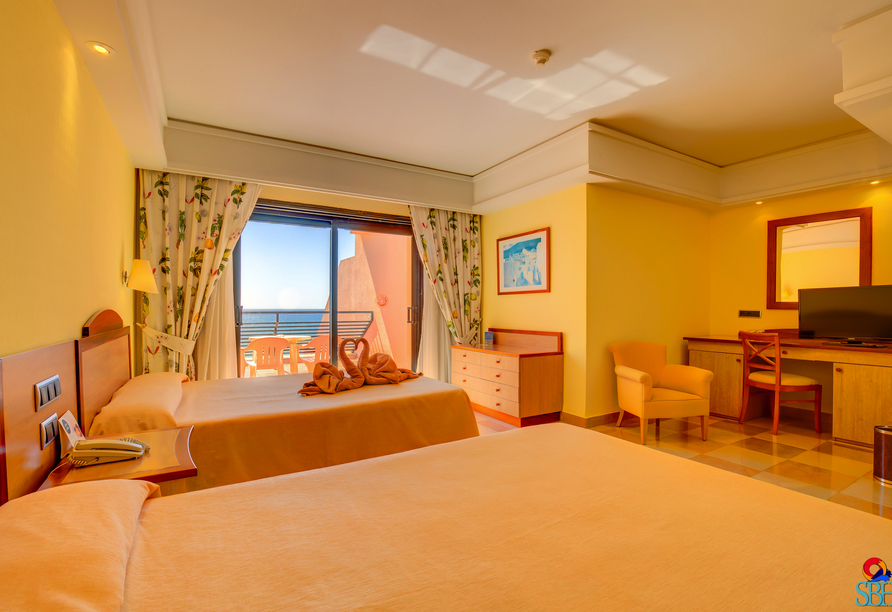 Beispiel eines Doppelzimmers Meerblick im SBH Crystal Beach Hotel & Suites