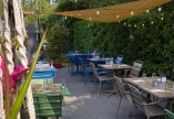 Verweilen Sie auf der gemütlichen Terrasse des Hotels.