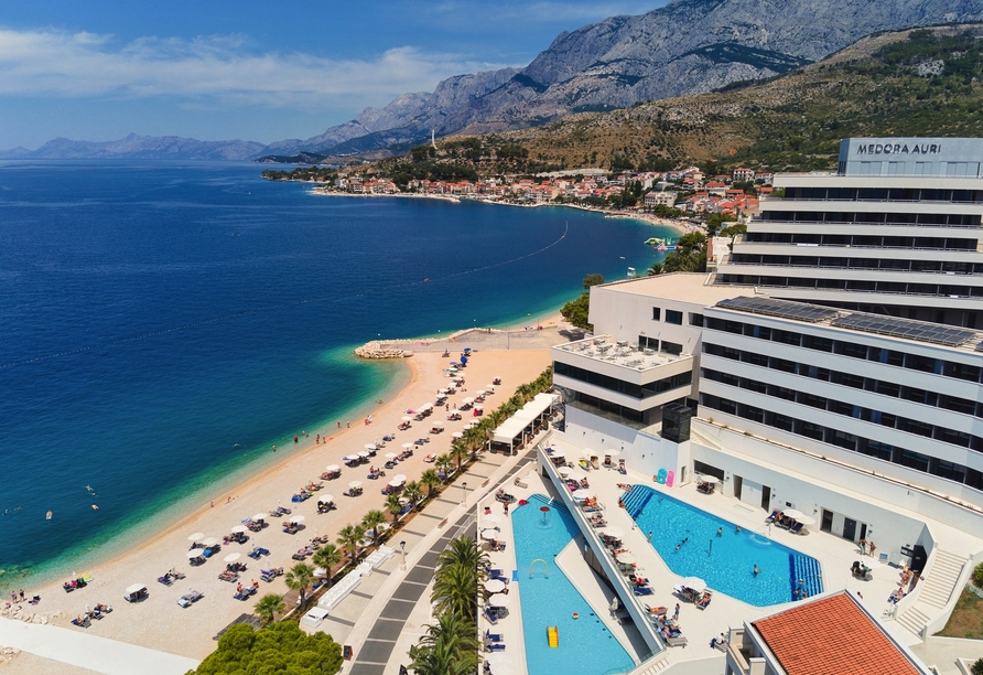 Das Medora Auri Family Beach Resort heißt Sie herzlich willkommen zu Ihrem Traumurlaub an der malerischen Küste Kroatiens!
