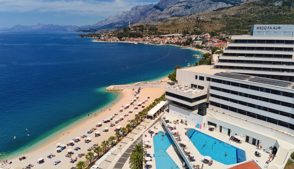 Das Medora Auri Family Beach Resort heißt Sie herzlich willkommen zu Ihrem Traumurlaub an der malerischen Küste Kroatiens!