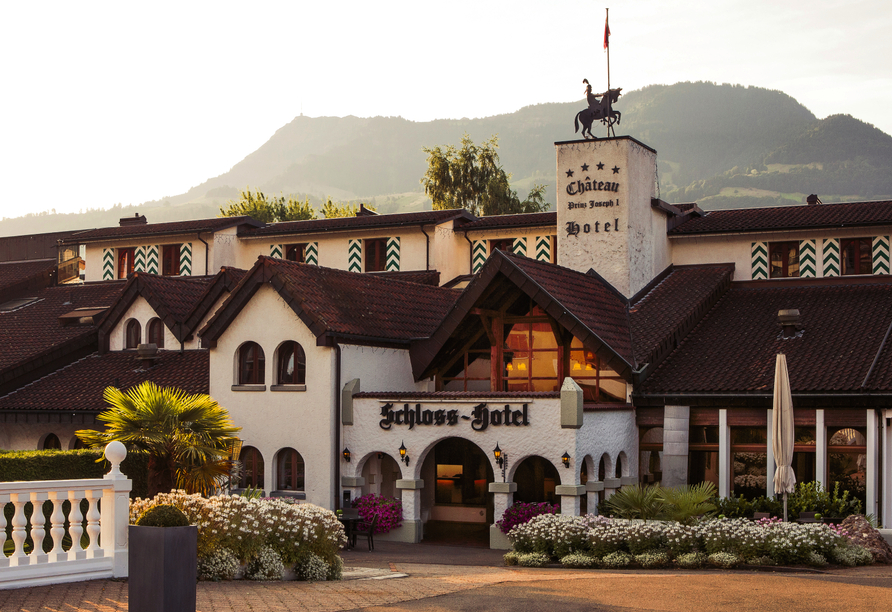 Das Romantik Schloss-Hotel Swiss-Chalet erwartet Sie in Merlischachen.