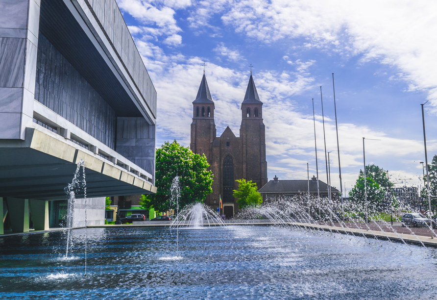 Blick auf die St. Walburgis Kirche in Arnhem