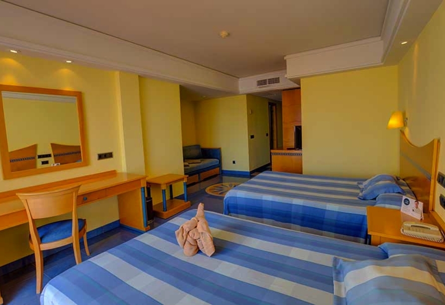 Beispiel eines Doppelzimmers im SBH Crystal Beach Hotel & Suites