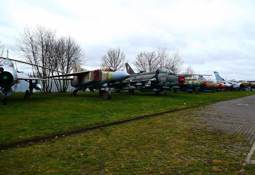 Im Luftfahrtmuseum Finowfurt erwartet Sie eine umfangreiche Sammlung an Flugzeugen und Helikoptern.