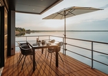 Genießen Sie ein paar sonnige Stunden auf der Terrasse Ihres Hausboots.