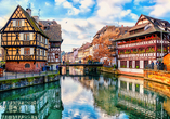Besuchen Sie das nahegelegene Straßburg in Frankreich mit den romantischen Fachwerkhäusern und Kanälen.