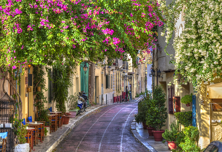 Spazieren Sie durch die malerischen Straßen von Athen.