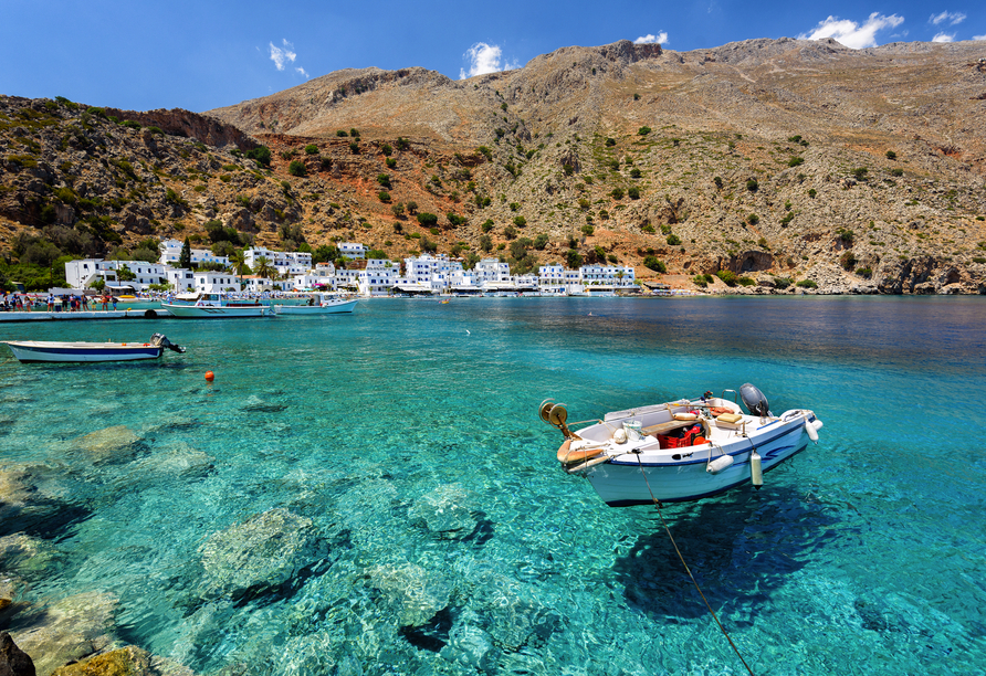 Erleben Sie das kristallklare Wasser vor der Insel Kreta.