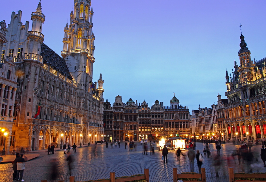 Auch bei anbrechender Dunkelheit verzückt Sie das Brüsseler Stadtbild.