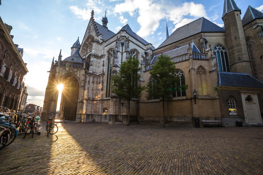 Die imposante Stevenskerk ist das Wahrzeichen von Nijmegen. 