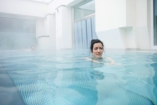 Schwimmen Sie im beheizten Außenpool Ihres Hotels.