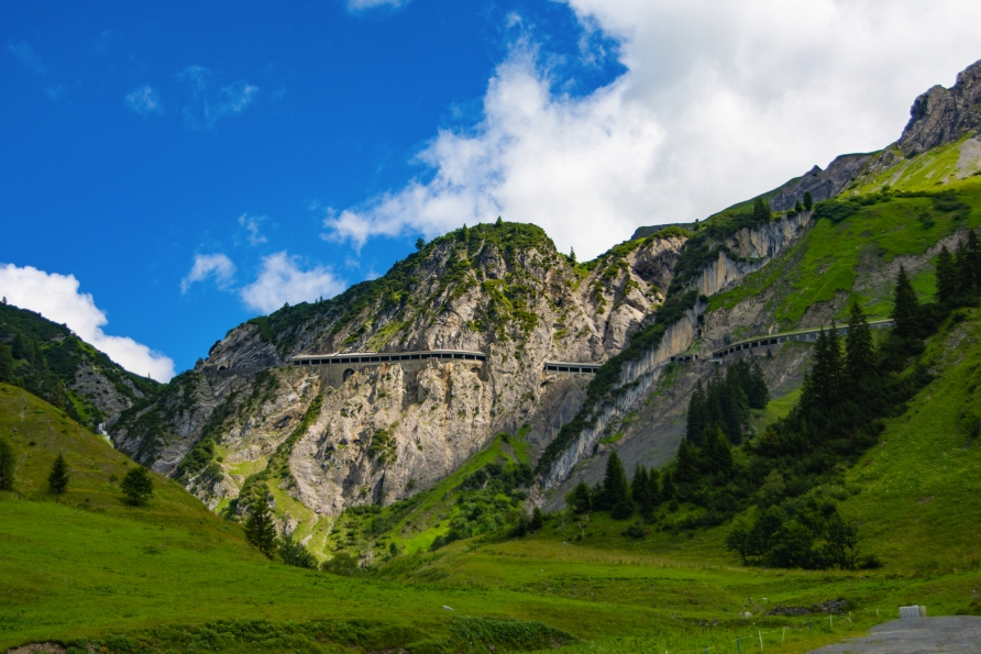 Der Flexenpass verbindet das obere Lechtal mit dem Klostertal bei Stuben und befindet sich in 1.773 Metern Höhe.