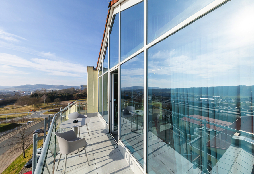 Genießen Sie die frische Luft und den schönen Ausblick von einer der zwei Terrassen.