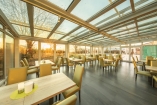 Der gemütliche Wintergarten des FAIR RESORTS All Inclusive Wellness & Sport Hotel lädt zum Verweilen ein.