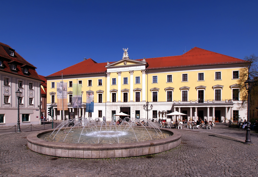 Auch der Bismarckplatz mit dem großen Springbrunnen ist sehenswert.