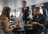 In den Restaurants an Bord können Sie allerlei Köstlichkeiten probieren.