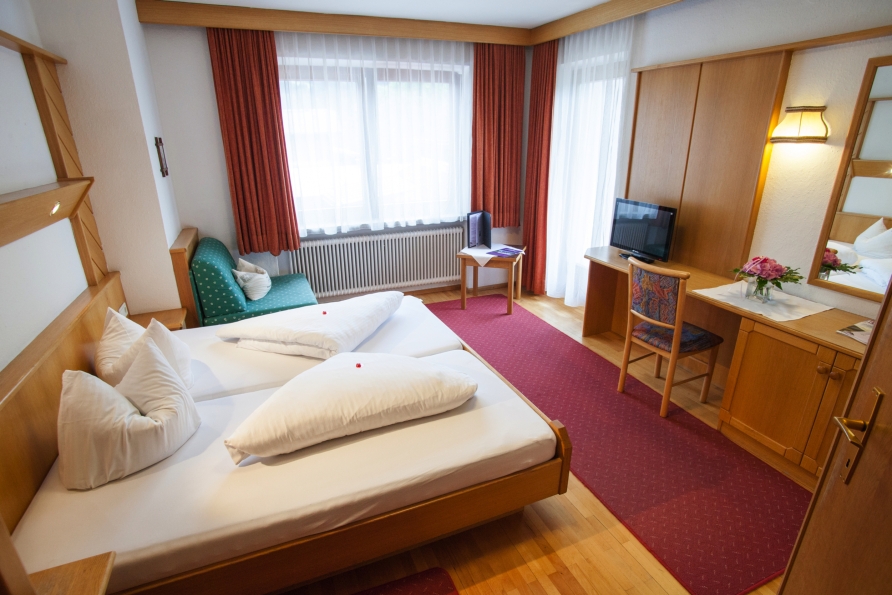 Beispiel eines Doppelzimmers mit Balkon