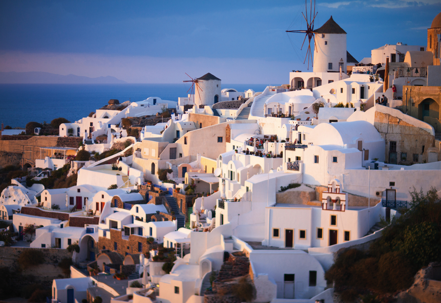 Die Insel Santorini ist für ihre ikonischen weißen Häuser bekannt.
