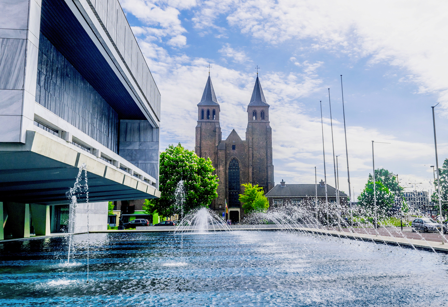 Beeindruckende Kirche St. Walburgiskerk in Arnhem