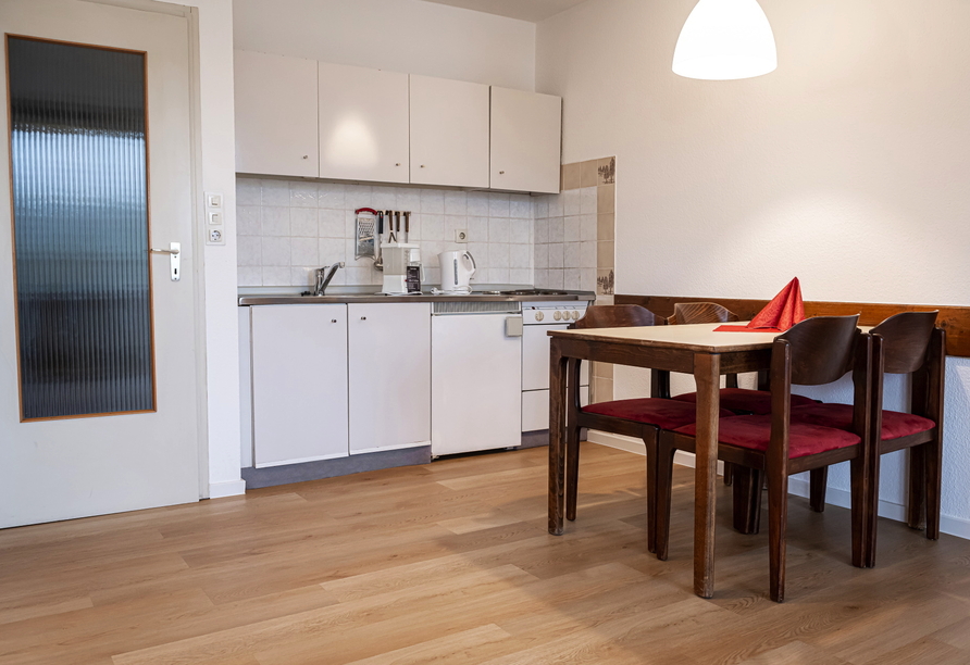 Die Economy Twin-Appartements bieten eine komplett eingerichtete Küchenzeile.