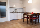 Die Economy Twin-Appartements bieten eine komplett eingerichtete Küchenzeile.