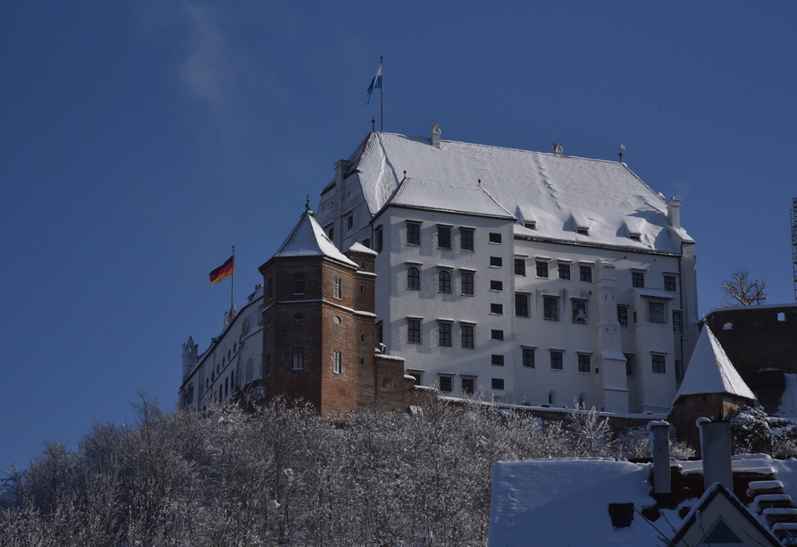 Burg Trausnitz thront stolz über der Stadt.