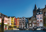 Bummeln Sie durch die hübsche Altstadt von Bernkastel-Kues.