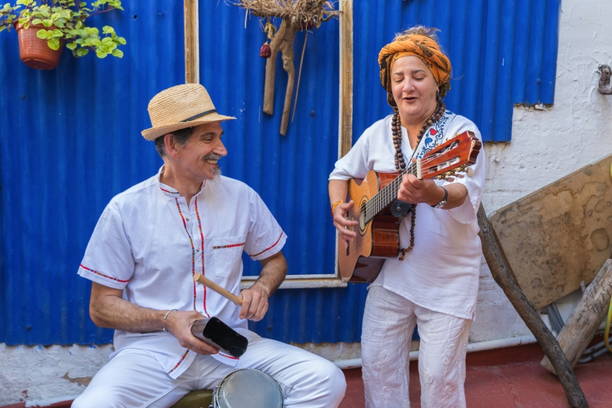 Kubanisches Flair, Musik, Tanz und Lebensfreude – tauchen Sie in die einzigartige Atmosphäre von Havannas Altstadt ein!