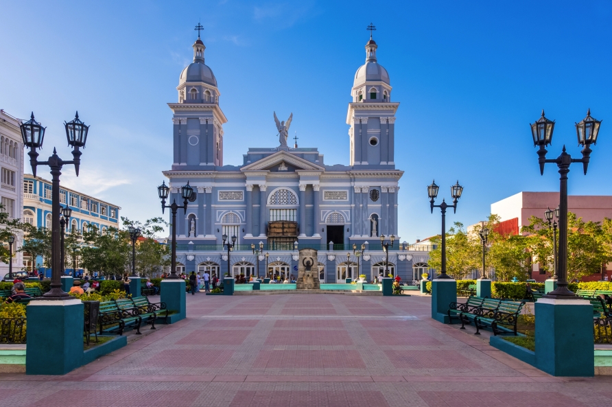 Santiago de Cuba hat viele prachtvolle Bauwerke aus der Kolonialzeit zu bieten.